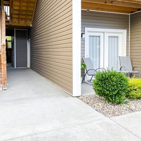 Full Kitchen,King,W/D,Netflix,2 Smart Tvs,Parking Apartment Louisville Exterior photo