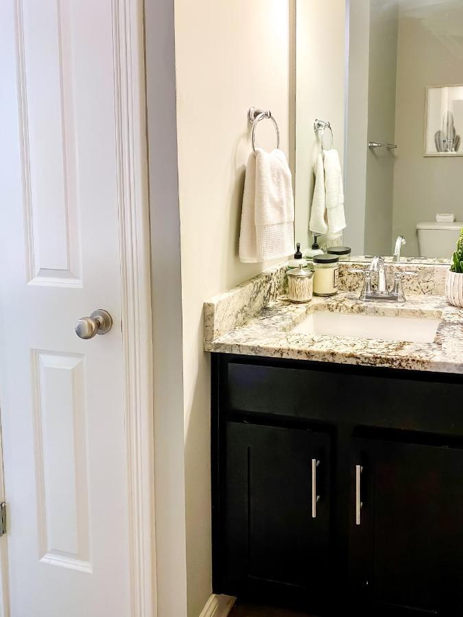 Full Kitchen,King,W/D,Netflix,2 Smart Tvs,Parking Apartment Louisville Exterior photo